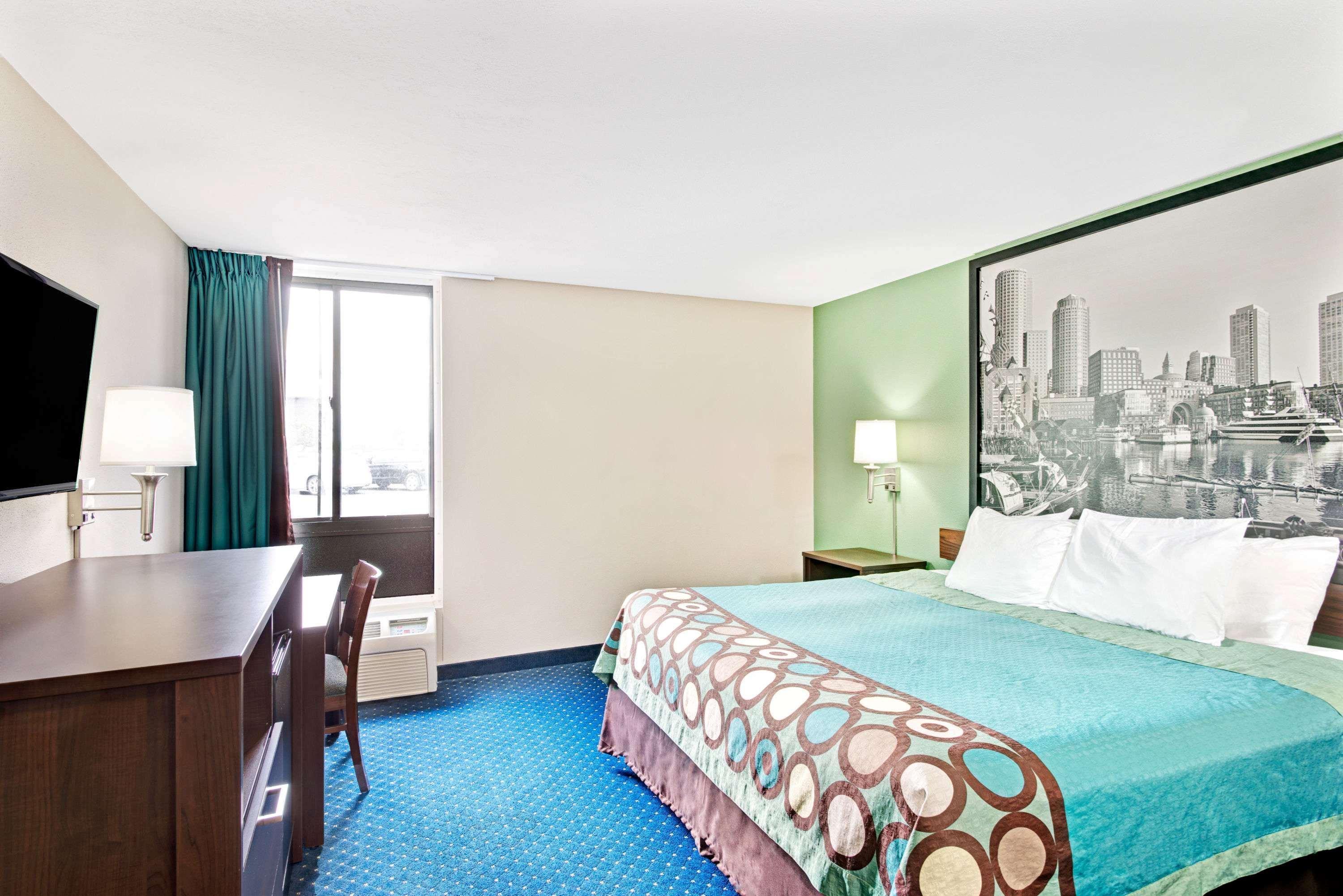 Super 8 by Wyndham Brockton Hotell Exteriör bild