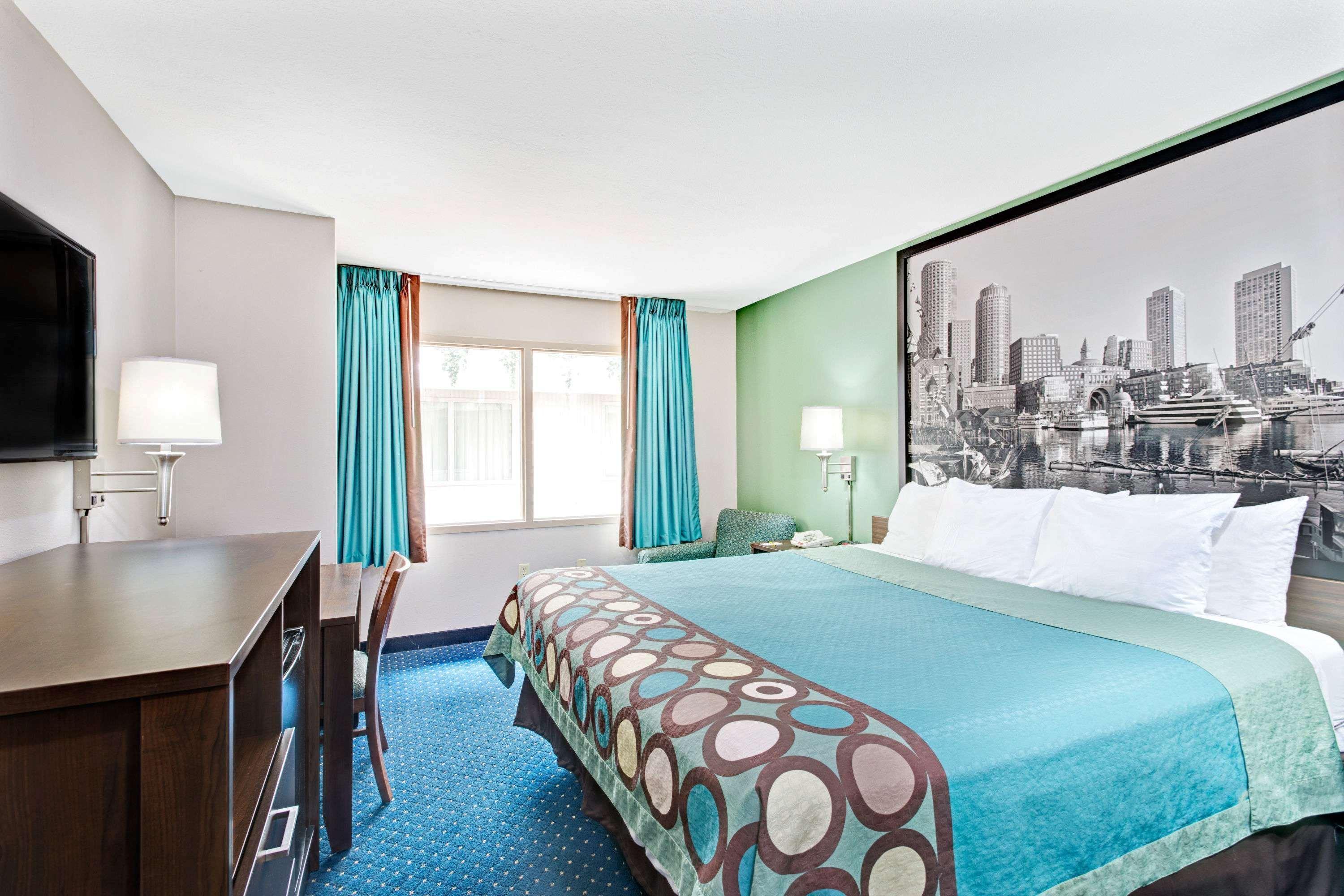 Super 8 by Wyndham Brockton Hotell Exteriör bild